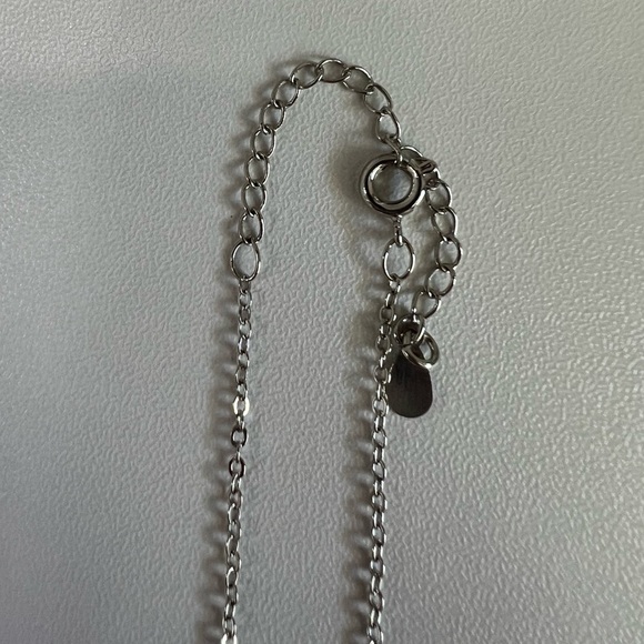 Elegant Silver Necklace with Interlocking Pendants - Picture 3 of 4